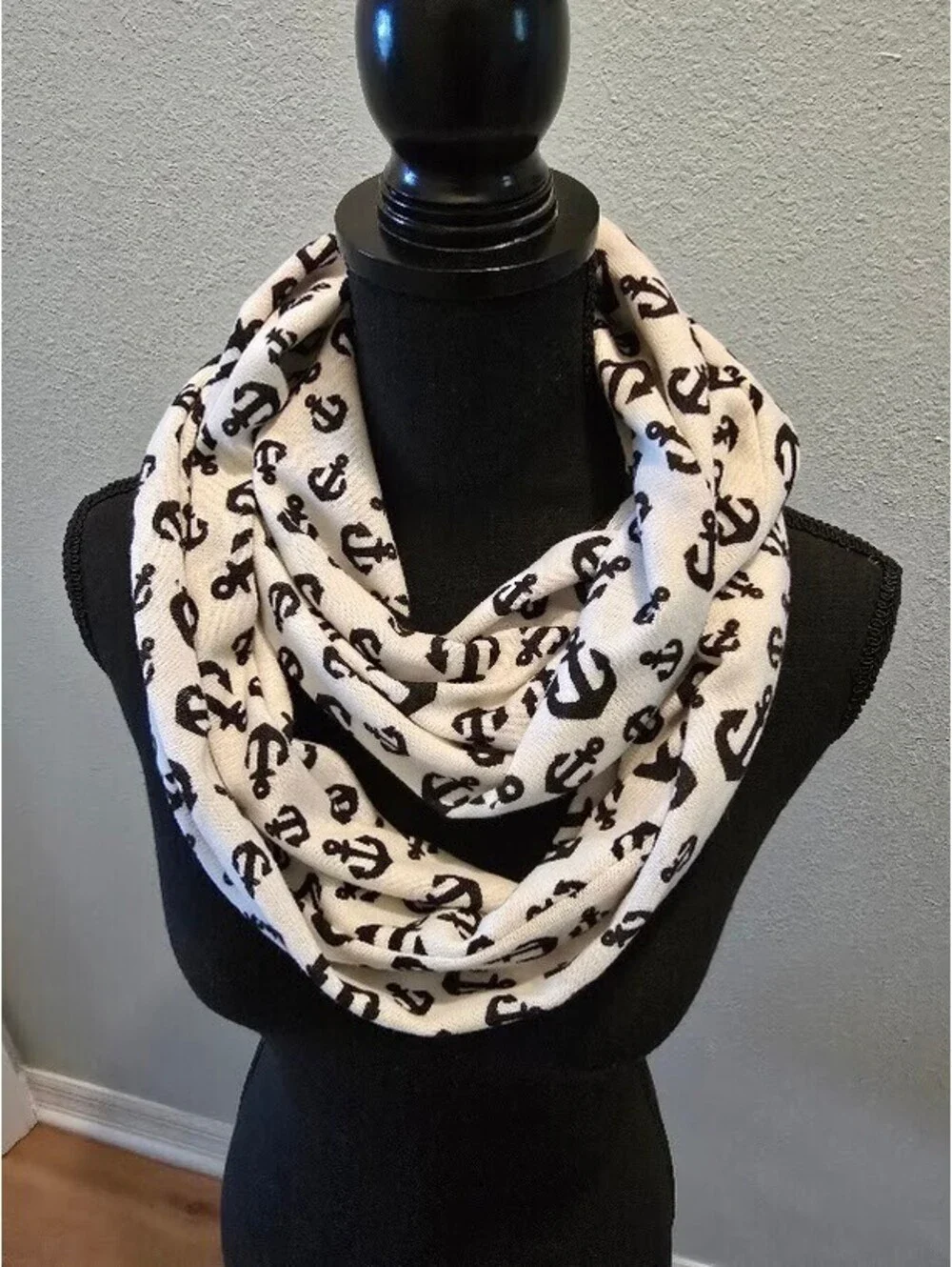 Anchor Motif Infinity Scarf